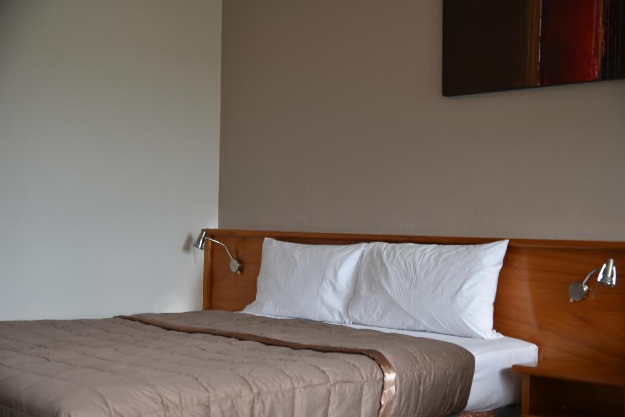 Aotea Lodge Porirua Exterior photo